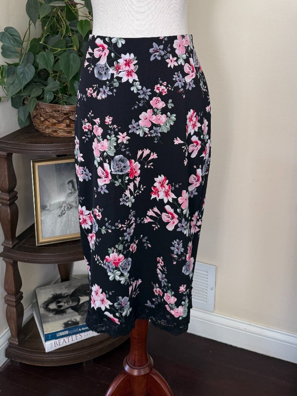 Express Black Floral Midi Pencil Skirt Lace Trim sz 12